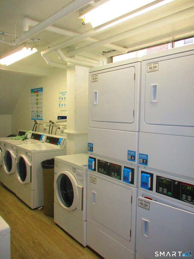 Building Photo - 87 Glenbrook Rd