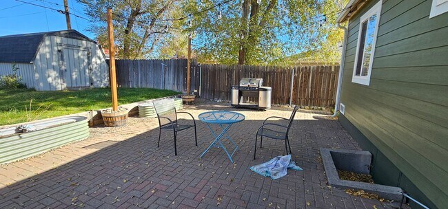 Building Photo - For Rent 2 Bedroom 1 Bathroom 1 Car Garage