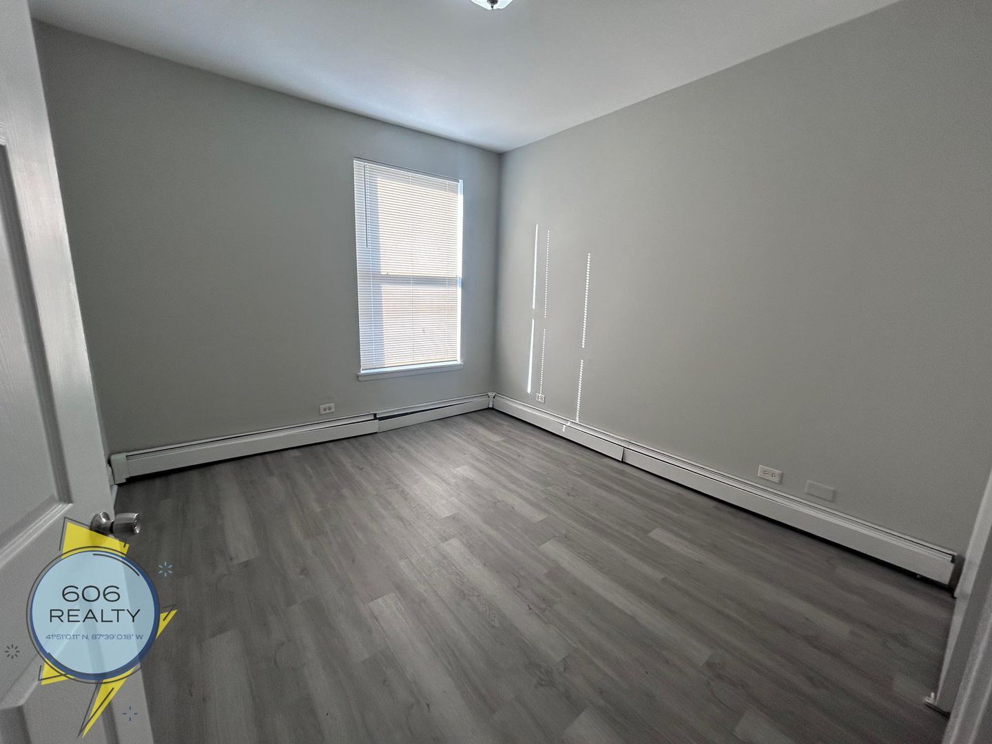 Building Photo - 364 E 59th St
