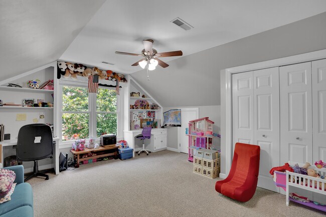 Building Photo - 3 Stagbriar