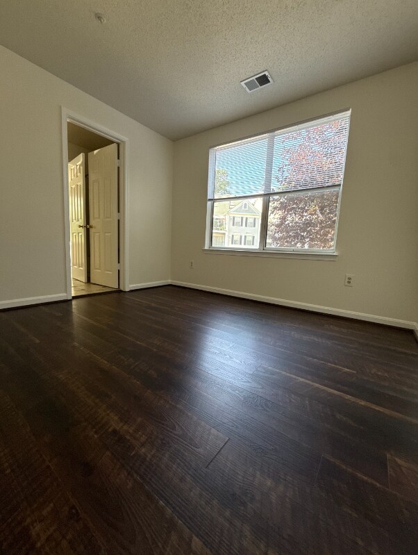 Building Photo - 10022 Vanderbilt Cir