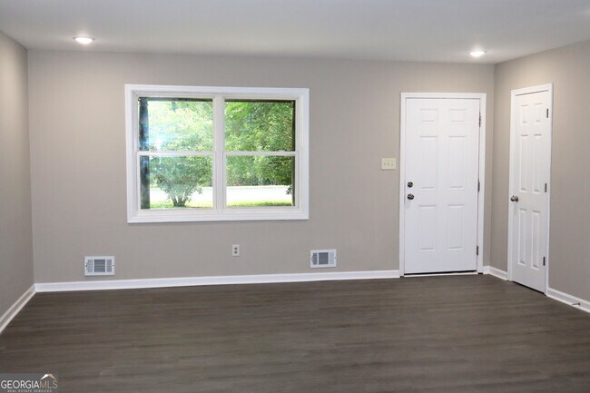 Building Photo - 3793 Rainbow Dr