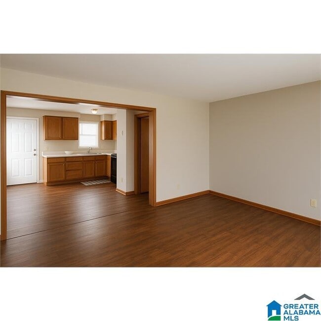 Building Photo - 611 Center Way S