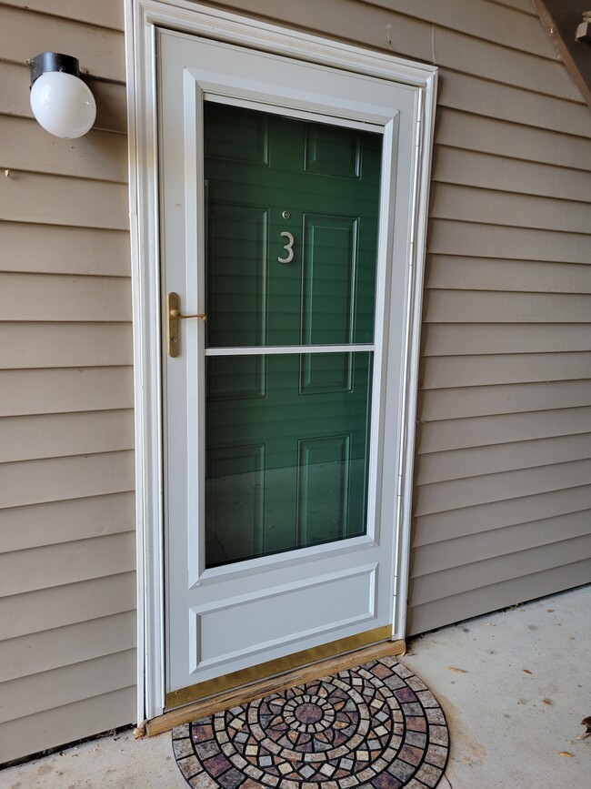 A welcoming entrance on the ground floor of a two story building - 435 Haltiwanger Rd