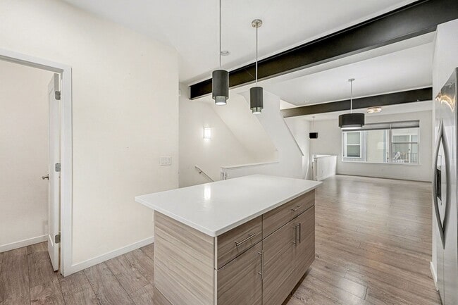 Building Photo - Modern-3 bedroom -3.5 bathroom Townhome in Santa Fe Art District