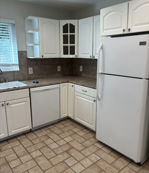 Building Photo - 425 Lincoln Ave