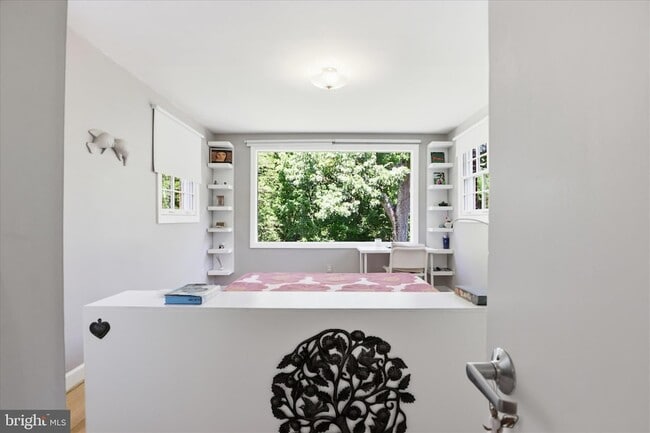 Building Photo - 3221 Coquelin Terrace