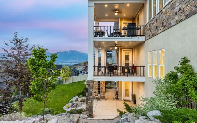 Building Photo - Luxurious Herriman 6 Bed with Indoor Court, Theater & Stunning Views!!!