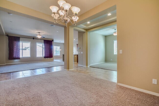 Building Photo - 3 Bedroom - 2 Bath plus Den - 2224 Sq. Ft....