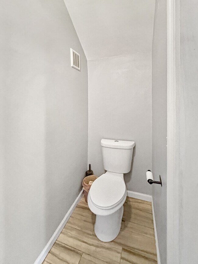 Building Photo - Spacious 3 Bedroom in Richmond