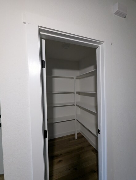 Building Photo - 2105 Vista Encino