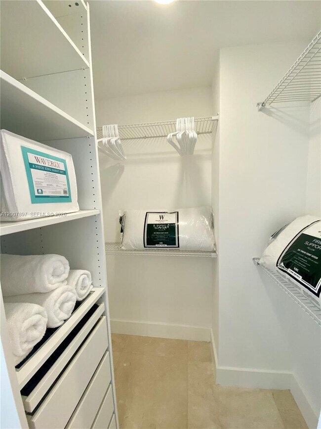 Building Photo - 1901 Brickell Ave