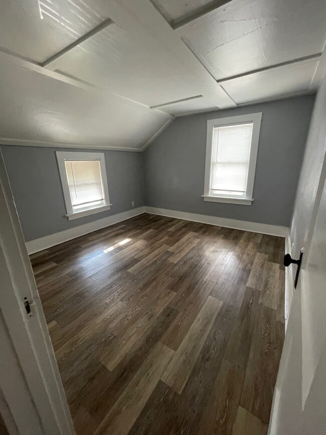 Building Photo - 1337 Nelson Ave