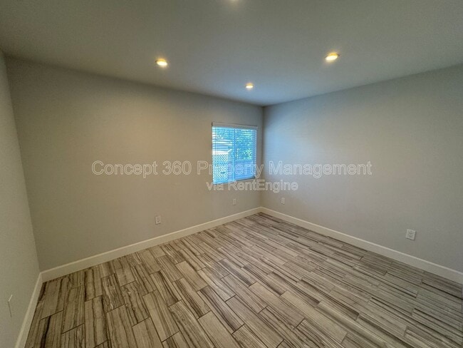 Building Photo - 1143 W 163rd St