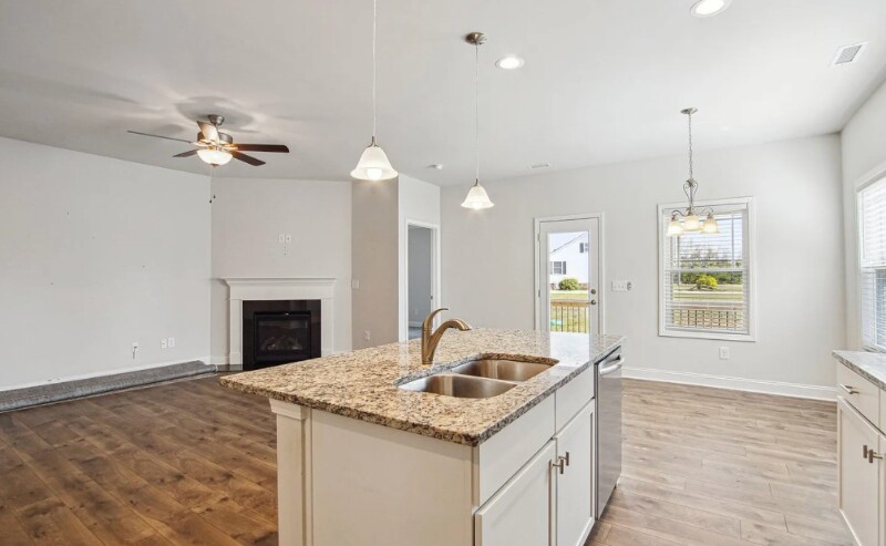 Building Photo - 112 Boomer St