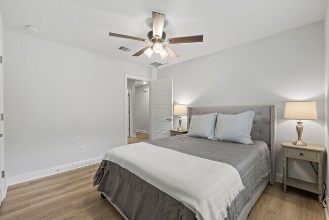 Building Photo - Beautiful just remodeled from top to bottom house in La Marque TX!