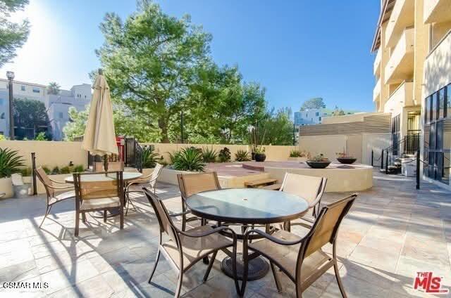 Building Photo - 10982 Roebling Ave