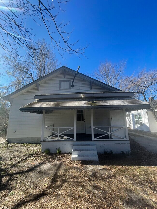 Building Photo - 119 S Pine St