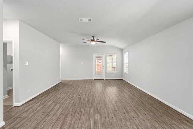 Building Photo - 25810 Posey Dr