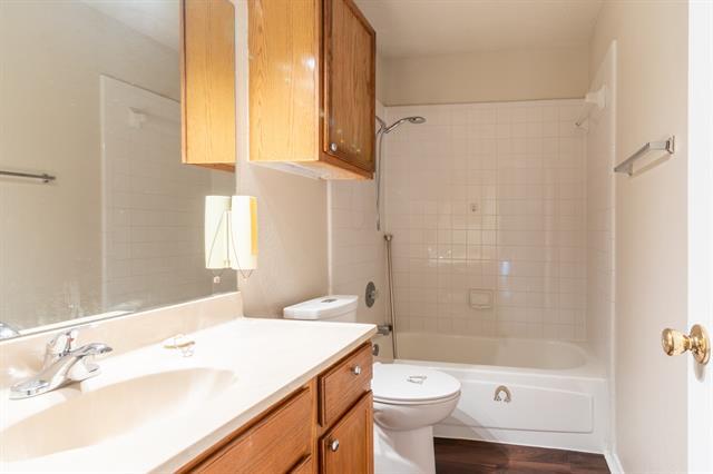 Building Photo - 2239 Turf Club Dr