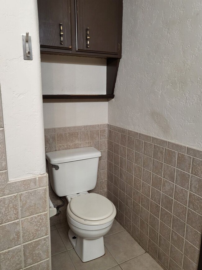 Building Photo - (3) Bed/(2) Bath in West Norman!