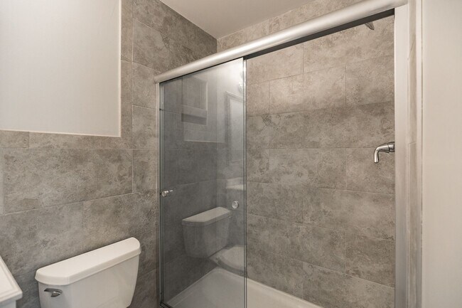 Building Photo - 3-Bedroom Townhouse in the Summit of Athens