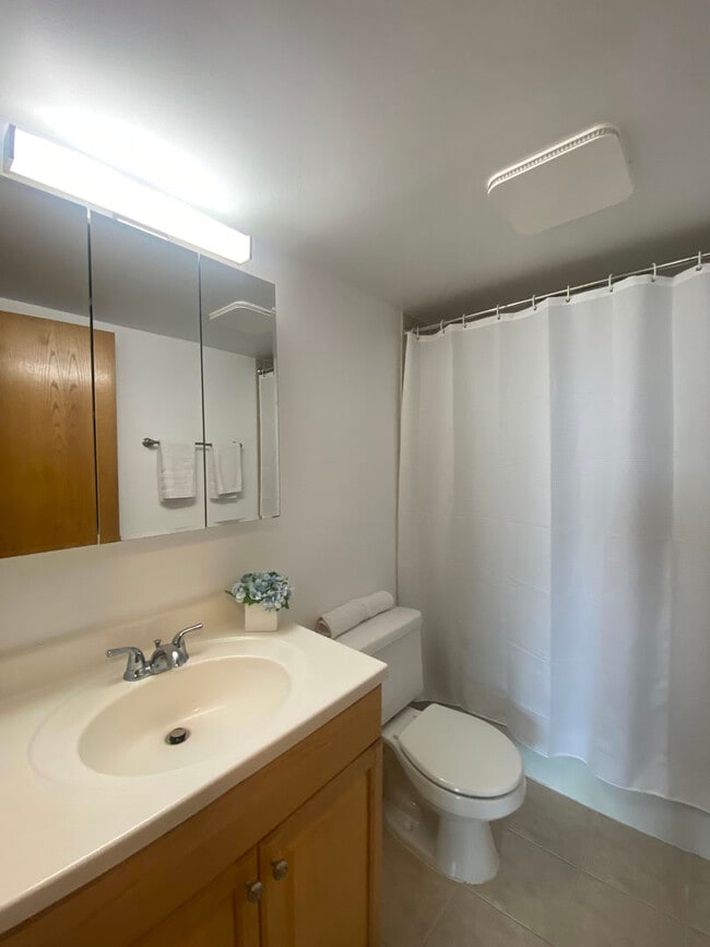 Building Photo - 4600 N Cumberland Ave