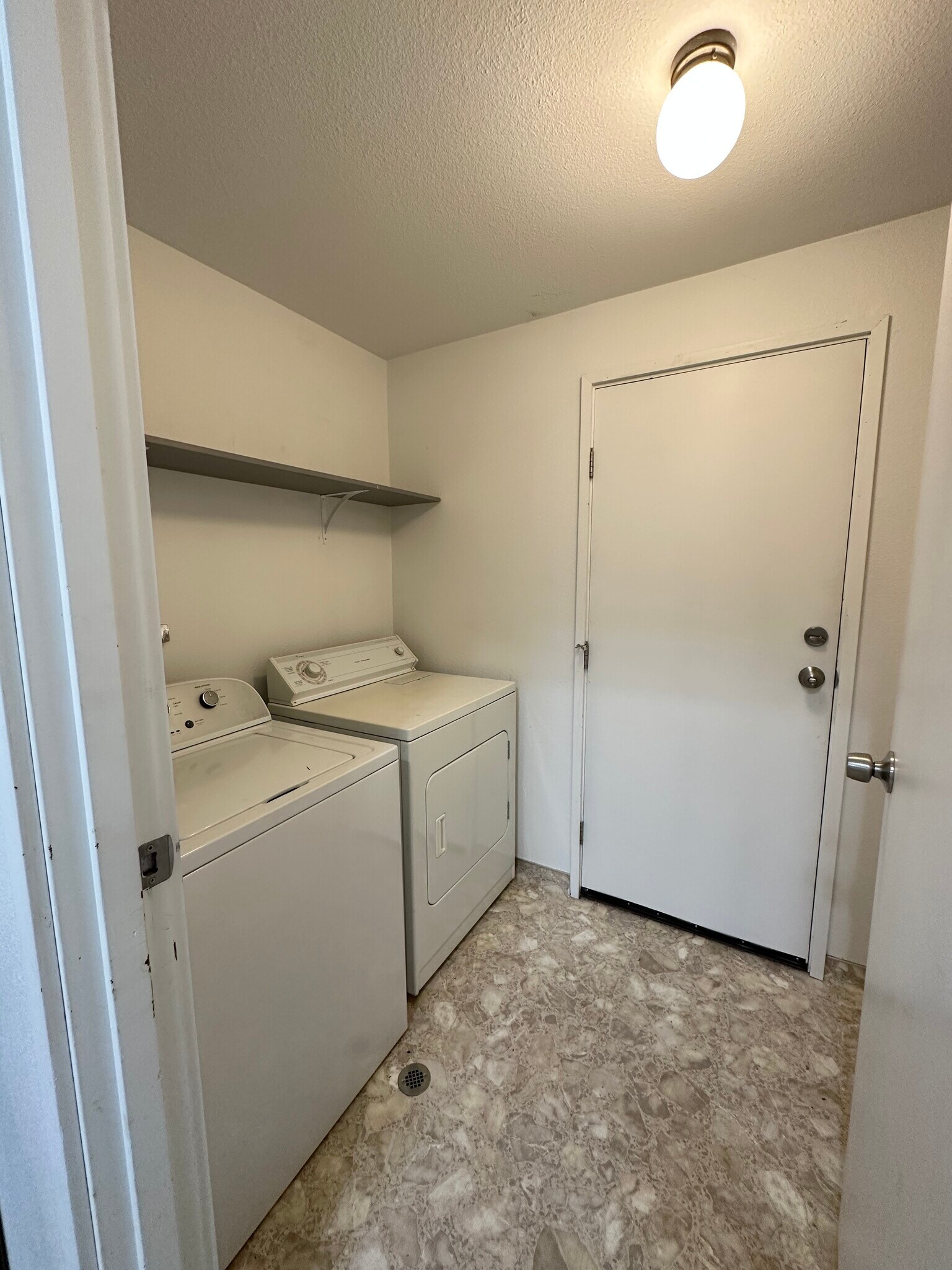 Laundry Room - W/D hookups, previous tenants left W/D - 3031 Bridgeport Way W