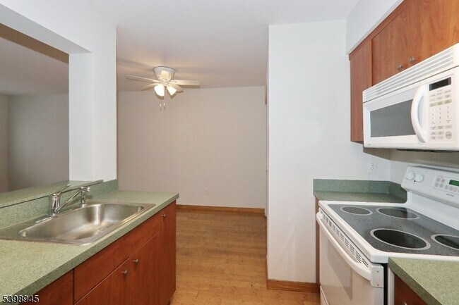 Building Photo - 21 Parkside Rd