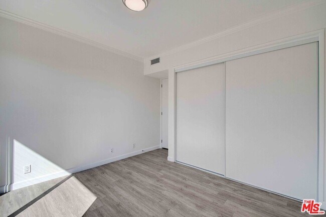 Building Photo - 2324 S Beverly Glen Blvd