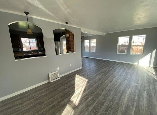 Building Photo - Beautifully Updated 4-Bedroom Home in the ...