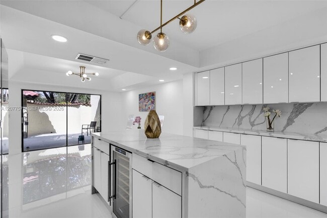 Building Photo - 3843 Alcantara Ave