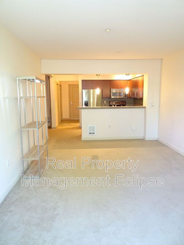 Building Photo - 211 Kirkland Ave