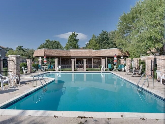 Building Photo - 1326 Town Cir