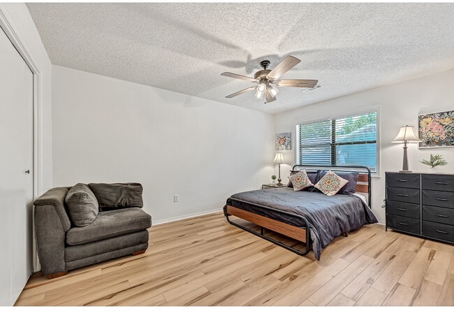 Building Photo - 203 NE J St