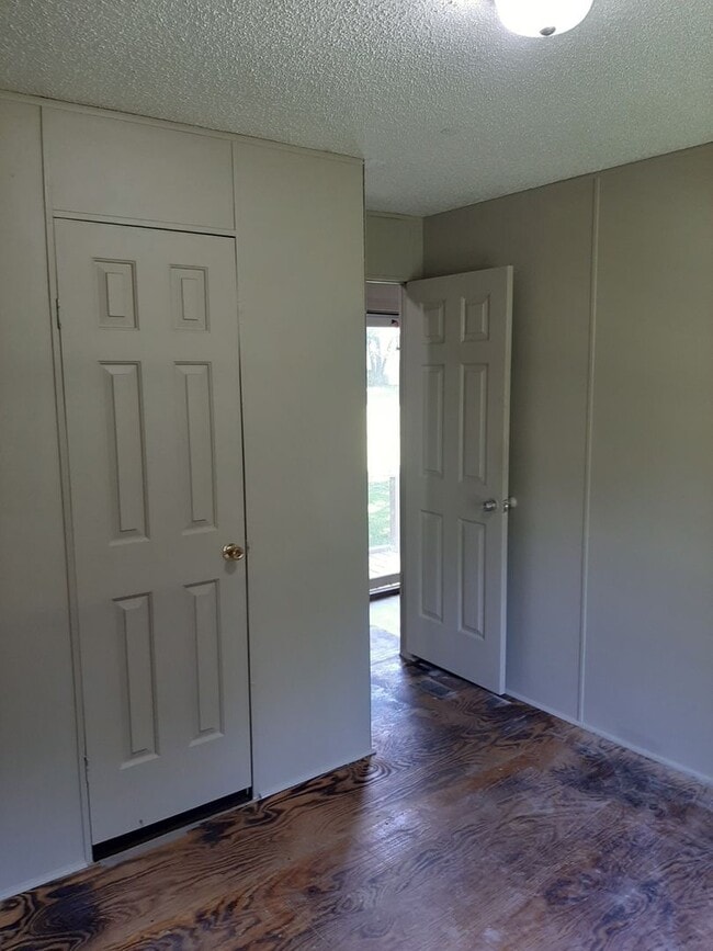 Building Photo - 231 Melody Ln