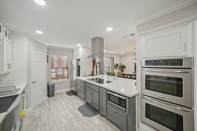 Building Photo - 15831 Ridge Park Dr