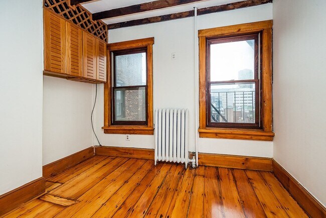 Building Photo - 32 Myrtle St