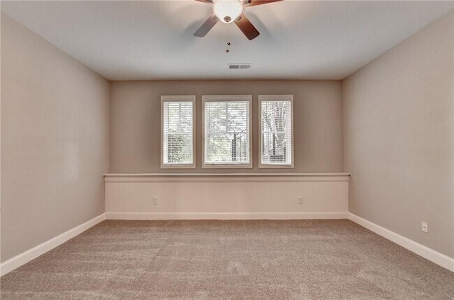 Building Photo - 812 Red Hart Ln