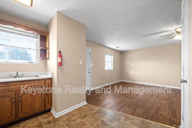 Building Photo - 308 Thompsonville Ln
