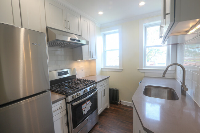 Kitchen - 4412 Barnett Ave