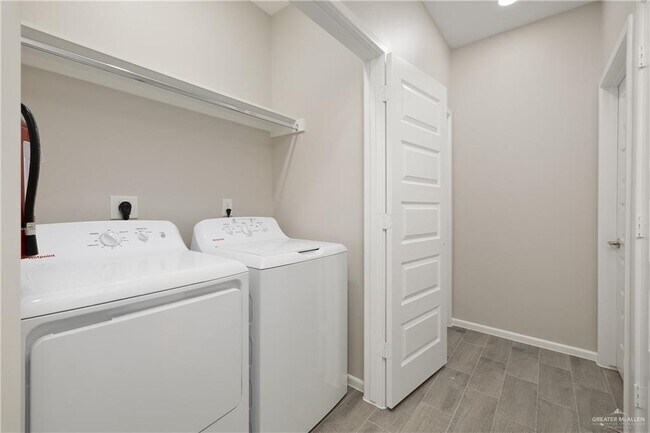 Building Photo - 23 W Harrison Ave