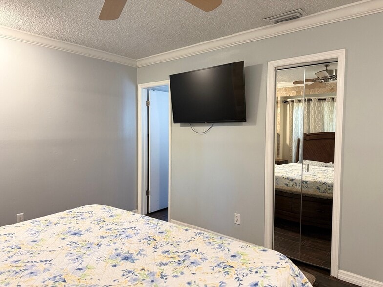 Building Photo - 914 W Cimmeron Dr