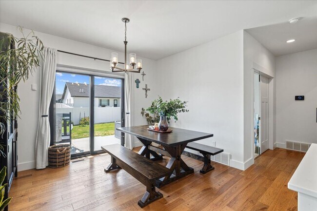 Building Photo - Beautiful Heights Home!