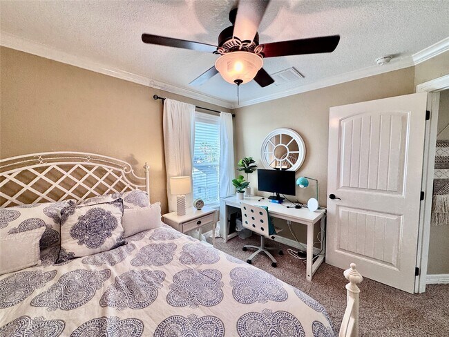 Building Photo - 1177 Sailfish St