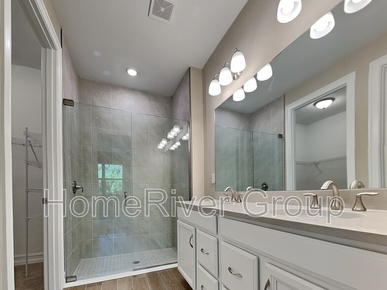 Building Photo - 1098 Enbrook Lp
