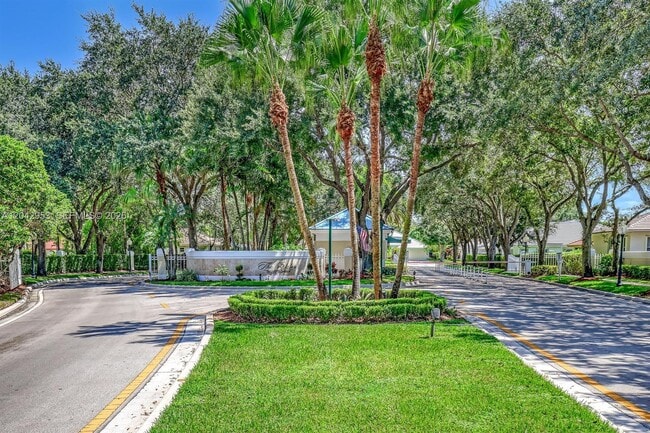 Building Photo - 165 Cypress Trce