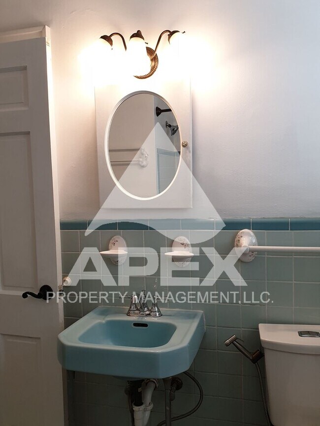 Building Photo - NORTH KNOX - 3 Bd Single Family Brick Ranc...