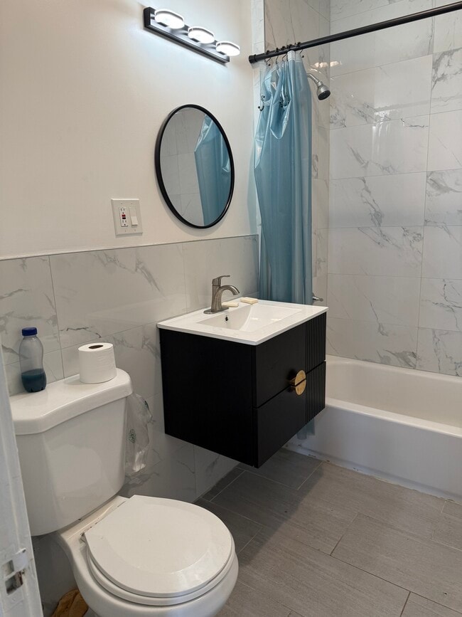 Building Photo - 53 Southview St