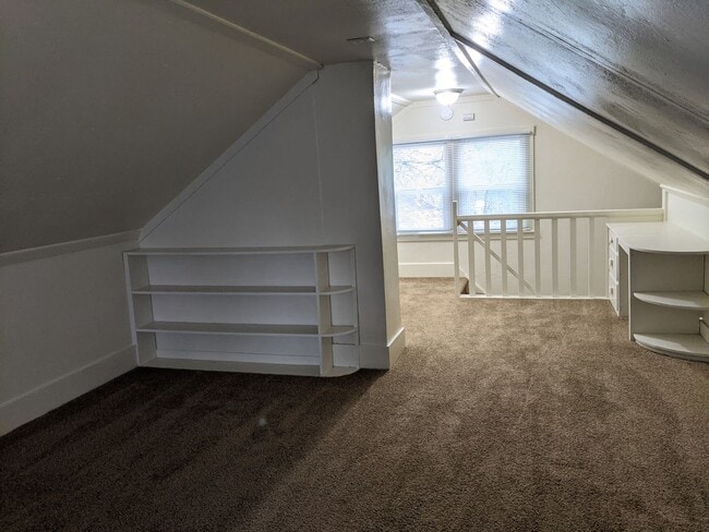 Building Photo - Nice 2-Bedroom, 1-Bath Duplex In Downtown Eugene!